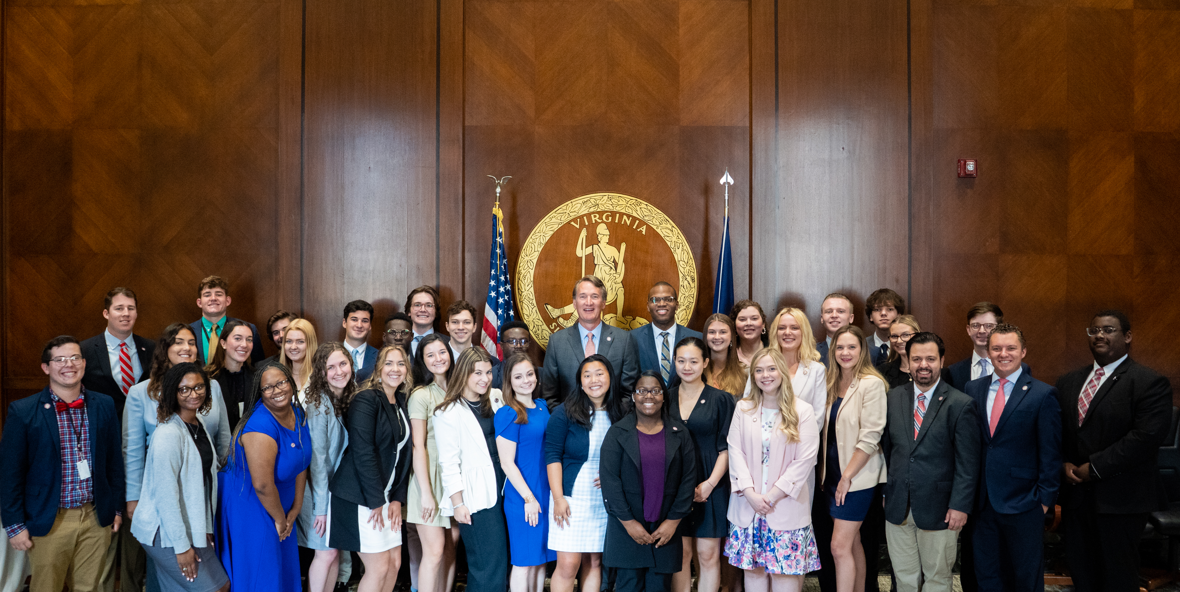 Photo of Governor Youngkin with 2023 Fellows Group